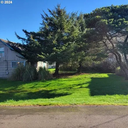 Image 4 - 1602 Northwest 32nd Street, Lincoln City, OR 97367, USA - House for sale