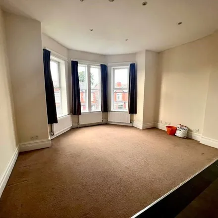 Image 7 - Kenwood Road, Gorse Hill, M32 8PG, United Kingdom - Apartment for rent