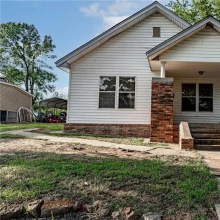 Buy this 2 bed house on 469 West 8th Avenue in Bristow, OK 74010
