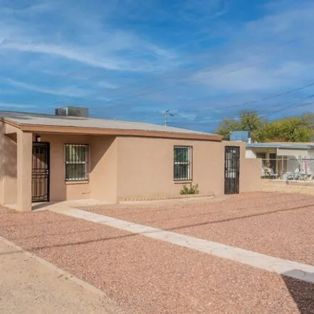 Buy this studio house on 2837 North Dodge Boulevard in Tucson, AZ 85716