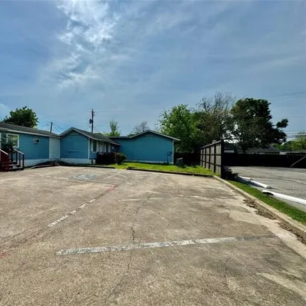 Buy this studio house on 1970 Strawberry Road in Pasadena, TX 77502