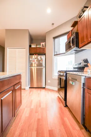 Rent this 4 bed condo on 1586 Clybourn