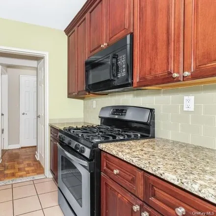 Image 4 - 440 Warburton Ave Apt 2E, Yonkers, New York, 10701 - Apartment for sale