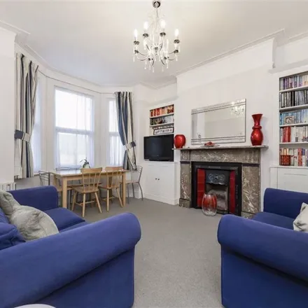 Rent this 3 bed apartment on Temple Road in London, NW2 6PN