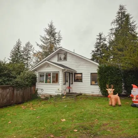 Buy this 8 bed house on 94699 Frontier Lane in Coos County, OR 97423