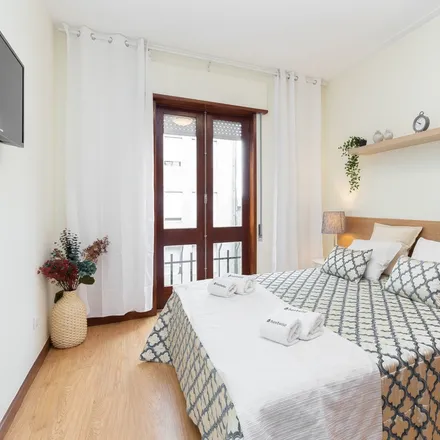 Rent this 3 bed apartment on Rua da Boavista 538 in 4050-049 Porto, Portugal