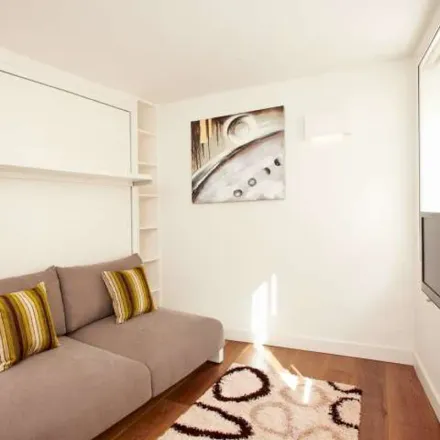 Rent this 1 bed apartment on 154 Bishopsgate in Bishopsgate, London