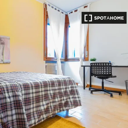 Rent this 5 bed room on Liceo scientifico Curiel in Via Giuseppe Durer, 35132 Padua Province of Padua