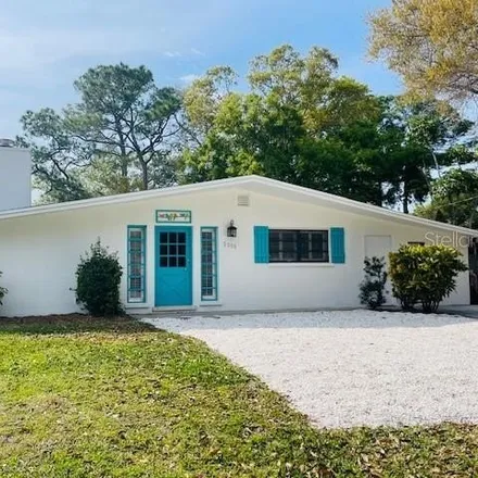 Buy this 3 bed house on 2246 Robinson Avenue in Hyde Park, Sarasota County