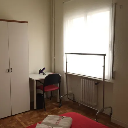 Rent this 4 bed room on Madrid in Paseo de Santa María de la Cabeza, 9