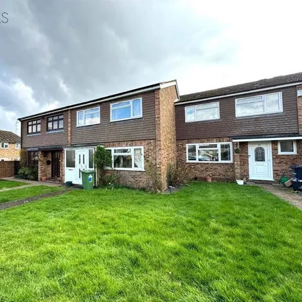 Rent this 3 bed townhouse on Warrenfield Close in Churchgate, EN7 5AJ