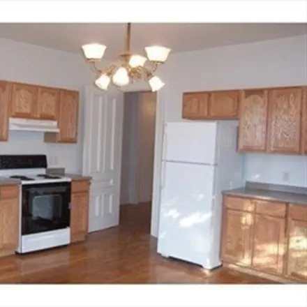 Image 2 - 682 Rock Street, Fall River Station, Fall River, MA 02722, USA - Apartment for rent