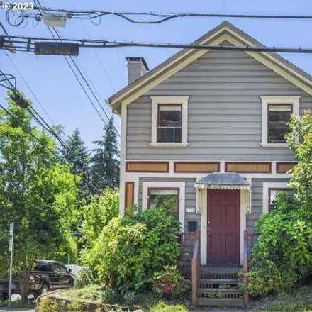 Buy this 3 bed house on 1106 Southwest Gibbs Street in Portland, OR 97239