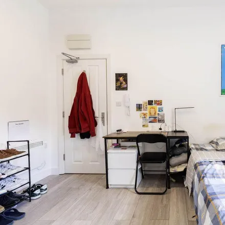 Image 4 - 326-328 Kilburn Lane, London, W9 3EG, United Kingdom - Apartment for rent