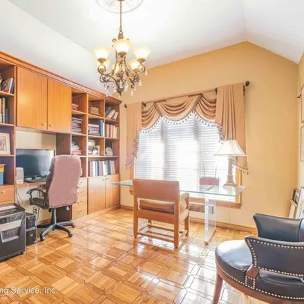 Image 1 - 39 The Oval, New York, NY 10304, USA - House for sale