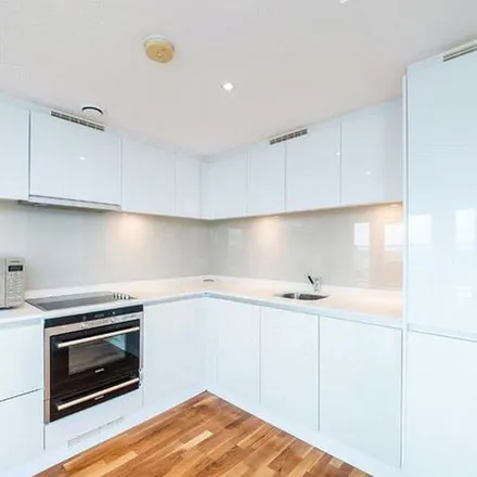Rent this 3 bed apartment on Calligaris in Landmark Square, Canary Wharf