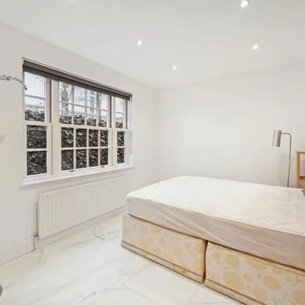 Rent this 5 bed apartment on Eaton Mews North in London, SW1X 8LH