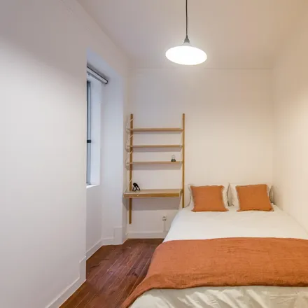 Rent this 6 bed room on Pastelaria Cordeiro in Rua Luciano Cordeiro, 1150-216 Lisbon