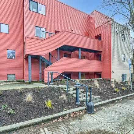 Buy this 1 bed condo on Willamette Greenway Trail in Portland, OR 97208
