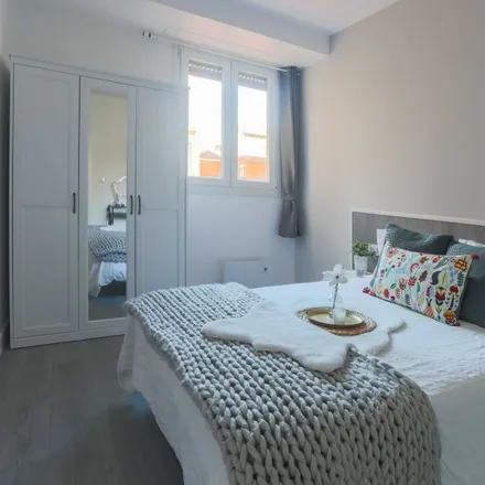 Rent this 8 bed room on Madrid in Calle del Ferrocarril, 3