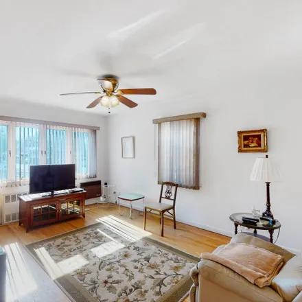Image 3 - 2669 East 26th Street, New York, NY 11235, USA - Apartment for sale