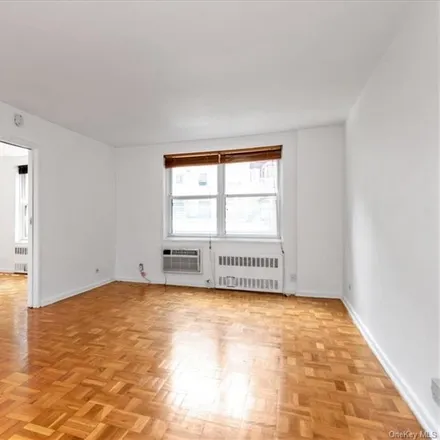 Image 5 - 75 West 238th Street, New York, NY 10463, USA - Condo for sale