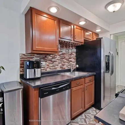 Image 7 - Ridge House Condos, 7540 North Ridge Boulevard, Chicago, IL 60645, USA - Condo for sale