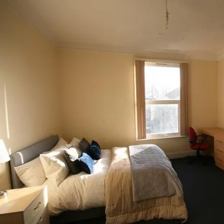 Image 1 - 25-43 St. Michael's Road, Leeds, LS6 3AW, United Kingdom - Room for rent