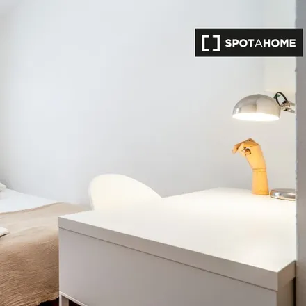Rent this 5 bed room on Carrer de la Guàrdia in 9, 08001 Barcelona