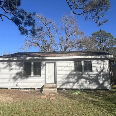 Rent this 2 bed house on 804 W End Dr in New Roads, Louisiana