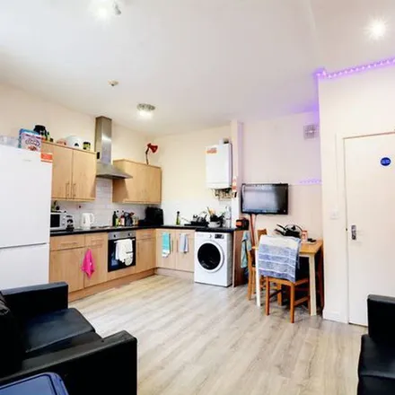 Rent this 5 bed townhouse on 44 Peveril Street in Nottingham, NG7 4AL