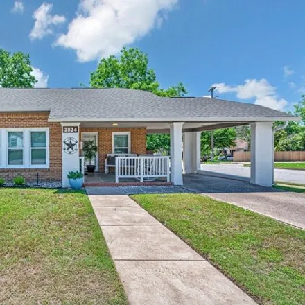 Buy this 3 bed house on 1079 North 29th Street in Waco, TX 76707