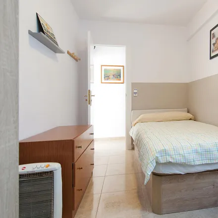 Image 2 - Carrer de Josep Aguirre, 19, 46011 Valencia, Spain - Room for rent