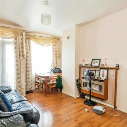 Buy this 3 bed apartment on Rudbeck House in London, SE15 6UT