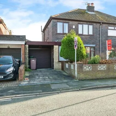 Buy this 3 bed duplex on Clipsley Crescent in Haydock, Merseyside