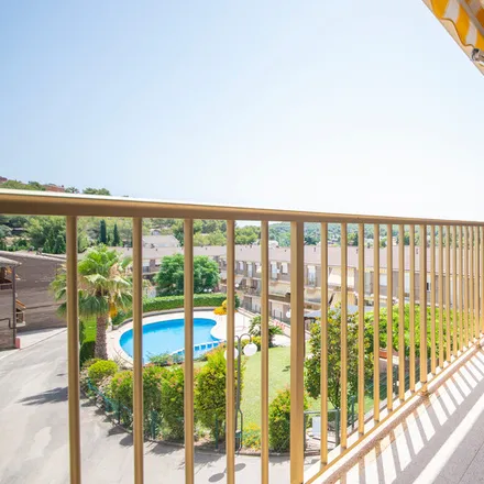 Rent this 4 bed duplex on Carrer Montseny in 43001 Tarragona, Spain