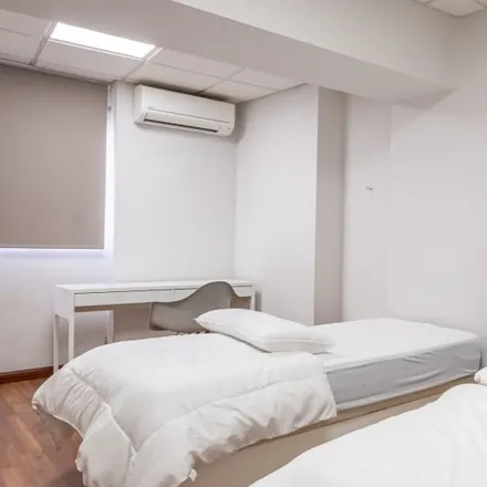 Image 4 - Hospital de San Lucas y San Nicolás, Vía Complutense, 28807 Alcalá de Henares, Spain - Room for rent