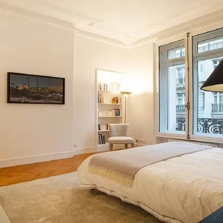 Rent this 5 bed apartment on Parvis du Tribunal de Paris in 75017 Paris, France