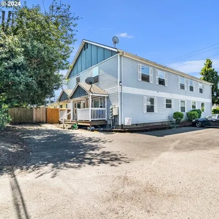 Buy this 14 bed house on 10037 North Lombard Street in Portland, OR 97203