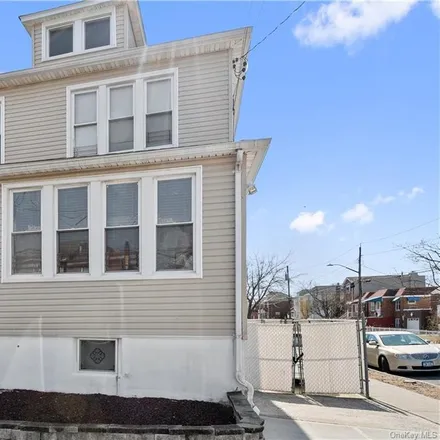 Buy this 6 bed townhouse on 3056 Coddington Avenue in New York, NY 10461