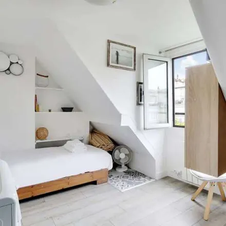Image 5 - 8 Rue de Navarin, 75009 Paris, France - Apartment for rent