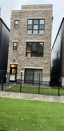 Buy this 9 bed duplex on 6516 South Maryland Avenue in Chicago, IL 60637