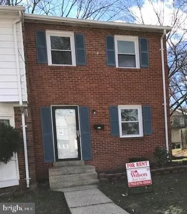 Rent this 3 bed townhouse on 3519 Buffalo Court in Woodbridge, VA 22193