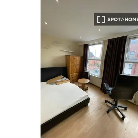 Rent this 3 bed room on Iceland Wharf in Iceland Place, London