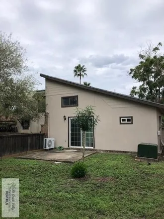 Rent this studio house on 425 Champions Drive in Brownsville, TX 78520
