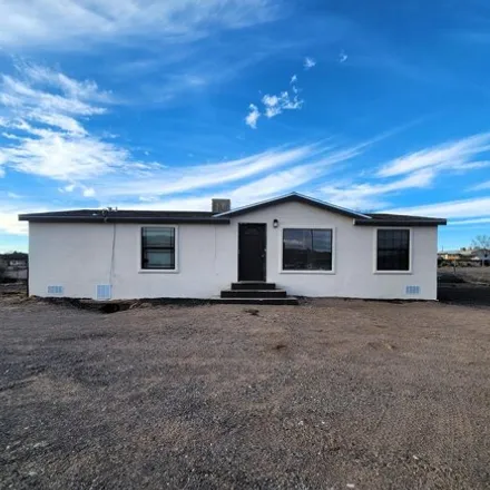Buy this studio apartment on 5400 Beehive Lane in Doña Ana County, NM 88012