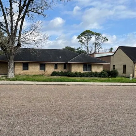 Rent this 3 bed house on 278 East Jackson Street in West Columbia, TX 77486