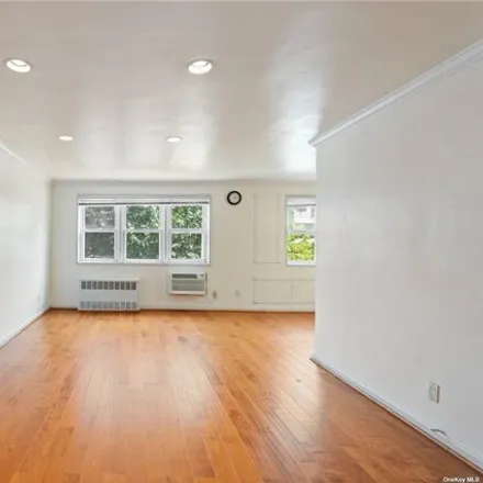 Image 3 - 16 Canterbury Rd Apt 1M, Great Neck, New York, 11021 - Apartment for sale