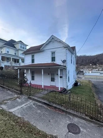 Buy this 4 bed house on 862 Highland Avenue in Bluefield, WV 24701