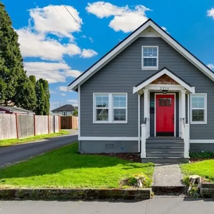 Buy this 3 bed house on 2334 17th Street in Everett, WA 98201